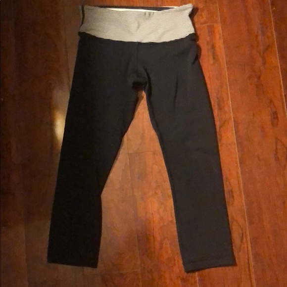 Lululemon crops - Picture 2 of 3